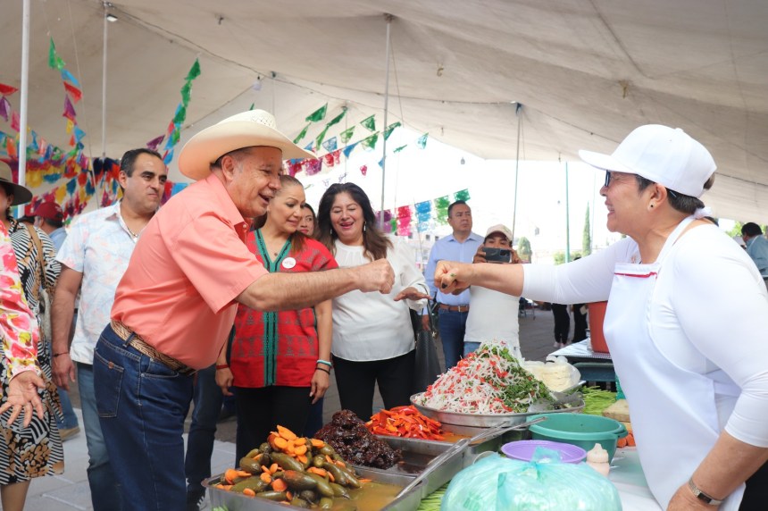 Presenta Alfredo Velázquez Romero cartelera de la Feria de Tepeaca&nbsp;2025