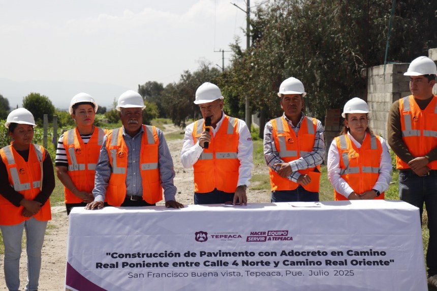Banderazo de inicio de obra en Álvaro Obregón: comienza la pavimentación con adocreto la calle Sin Nombre y 3&nbsp;Poniente