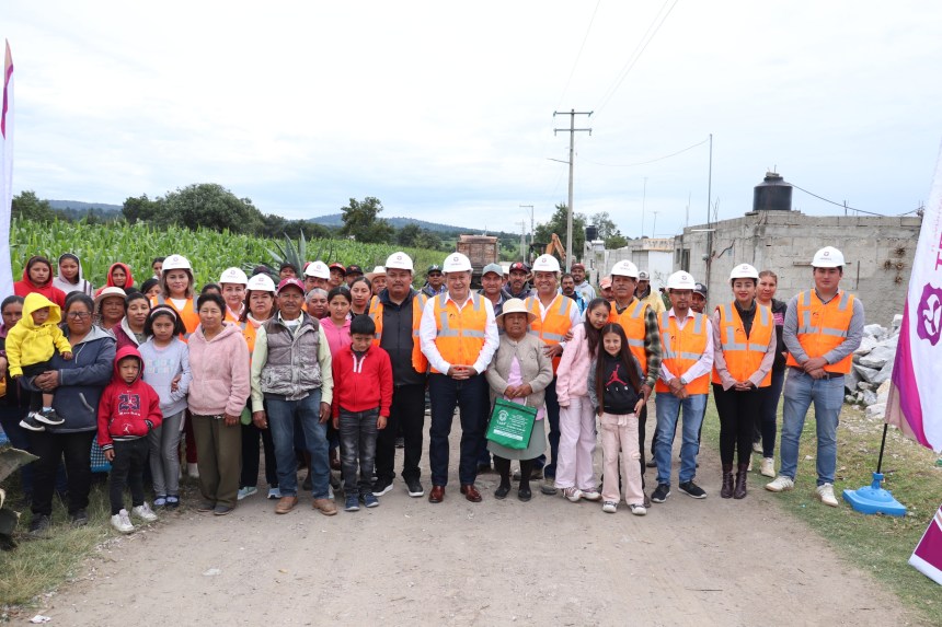 Haciendo equipo por Vicente Guerrero: arranca pavimentación en Calle Josefa Ortiz de&nbsp;Domínguez